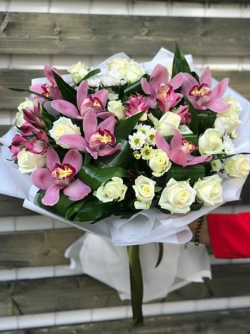 Букет цветов из: Розы и Хризантемы в Сочи