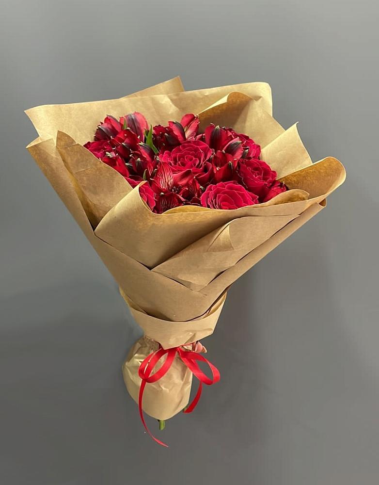 Букет цветов из: Альстромерии и Розы в Сочи