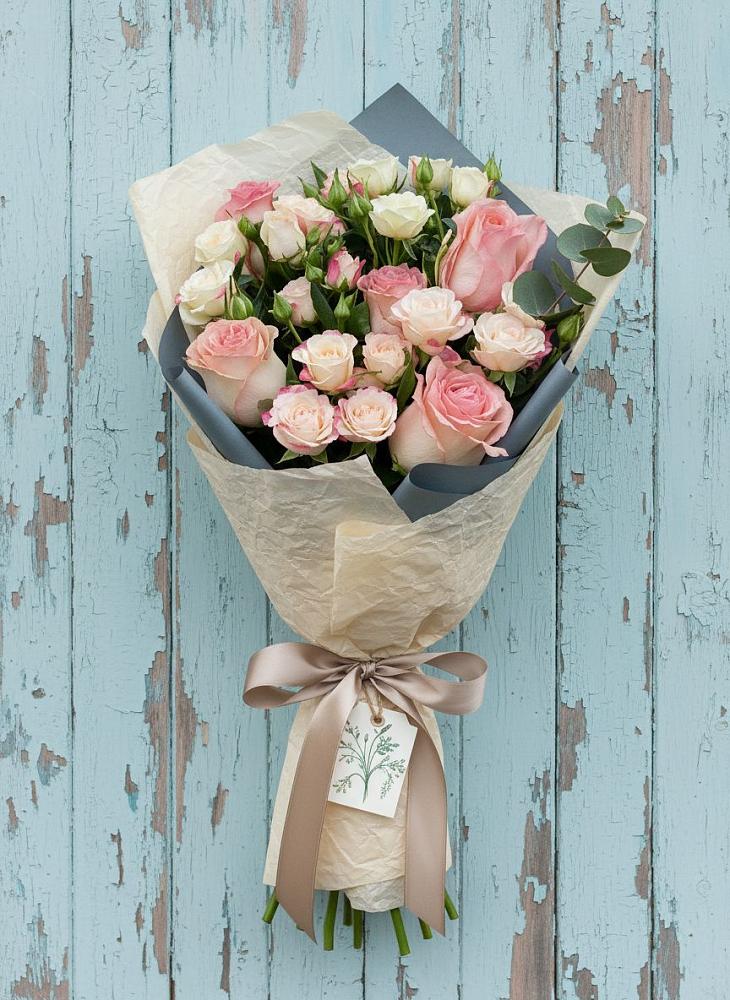 Букет нежный и розовый в Сочи Букет цветов из: Розы в Сочи