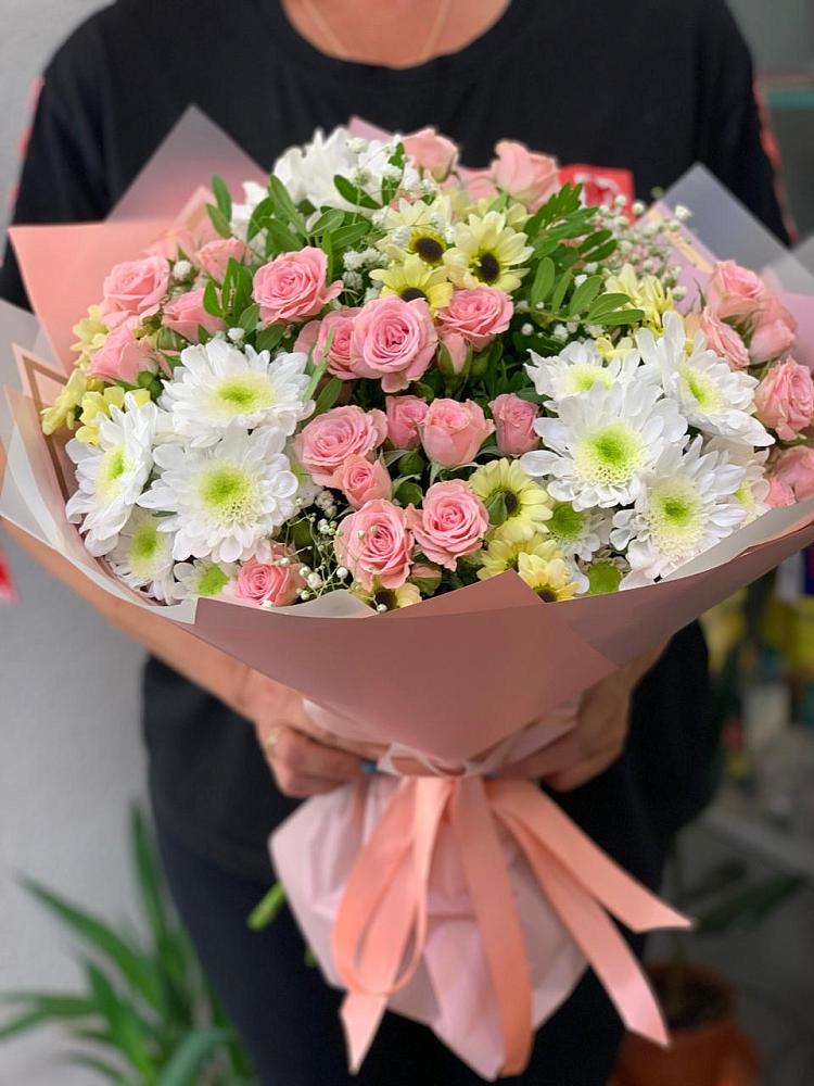 Букет цветов из: Розы и Хризантемы в Сочи