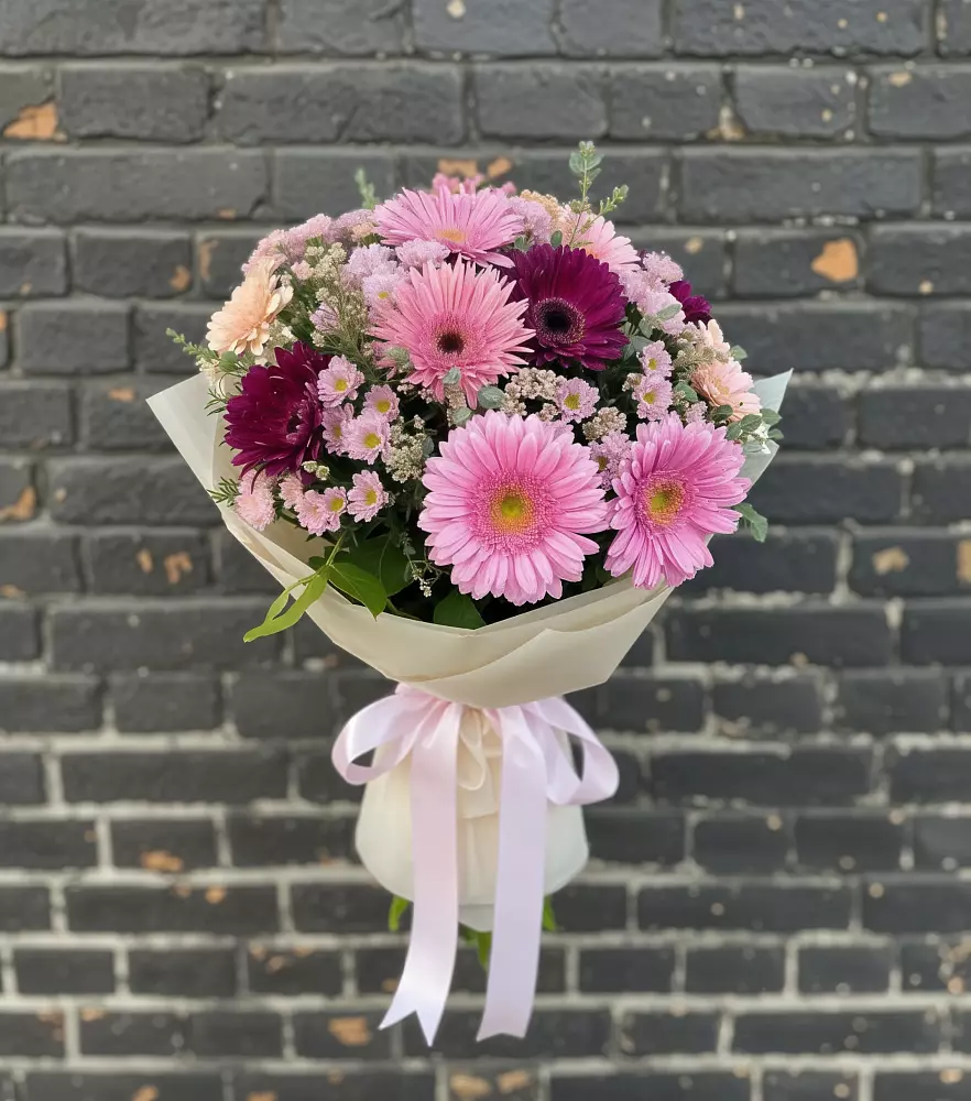 Букет цветов из: Герберы и Хризантемы в Сочи