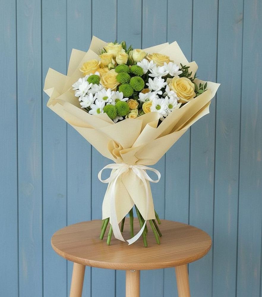 Букет цветов из: Хризантемы и Розы в Сочи