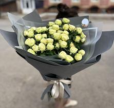 Букет Белые кустовые розы Солинеро в Сочи