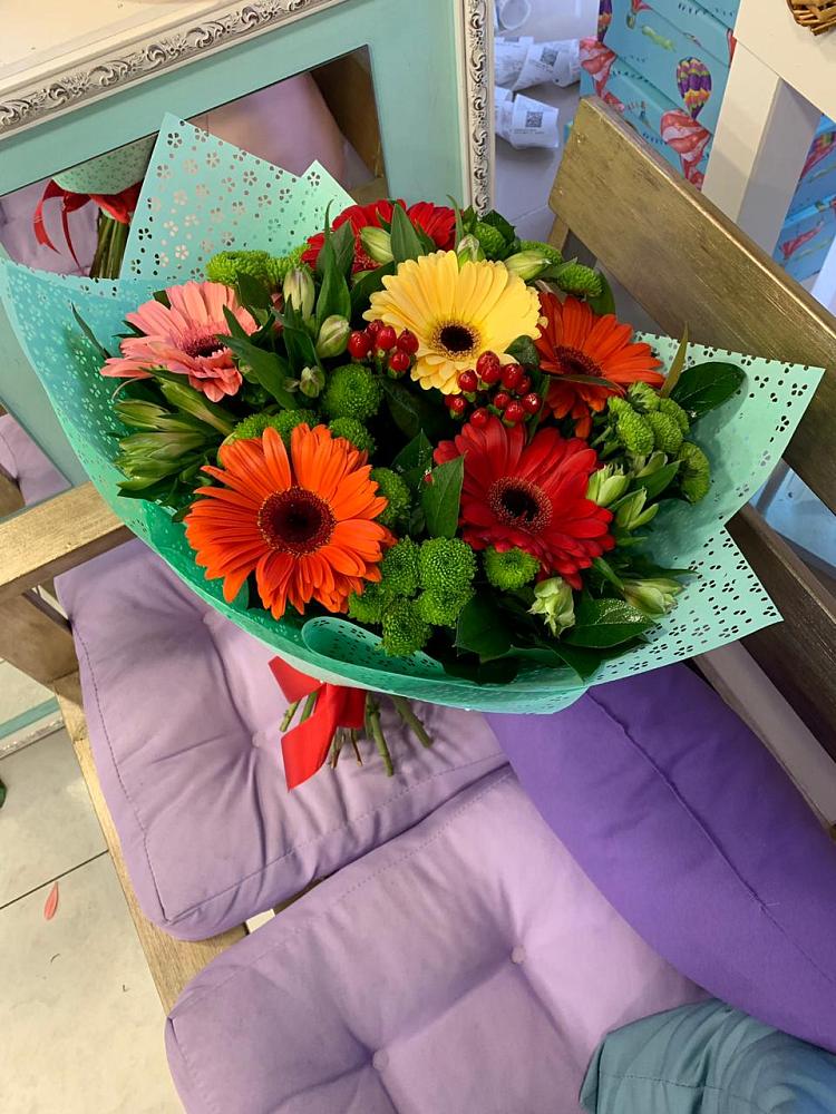 Букет цветов из: Герберы, Хризантемы и Альстромерии в Сочи