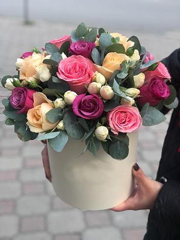 Цветочная композиция из Розы в шляпной коробке в Сочи