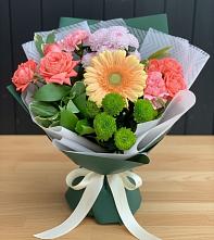 Букет цветов из:  Гвоздики, Розы, Герберы и Хризантемы #REPLACE_PRED# Сочи