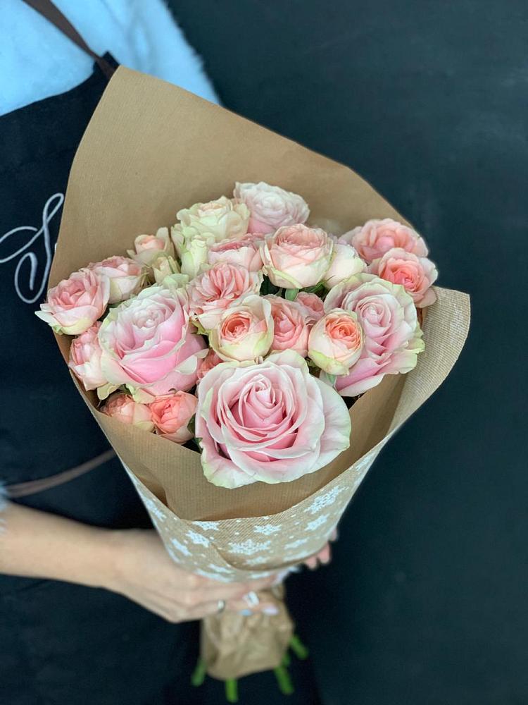 Букет цветов из: Хризантемы и Розы в Сочи