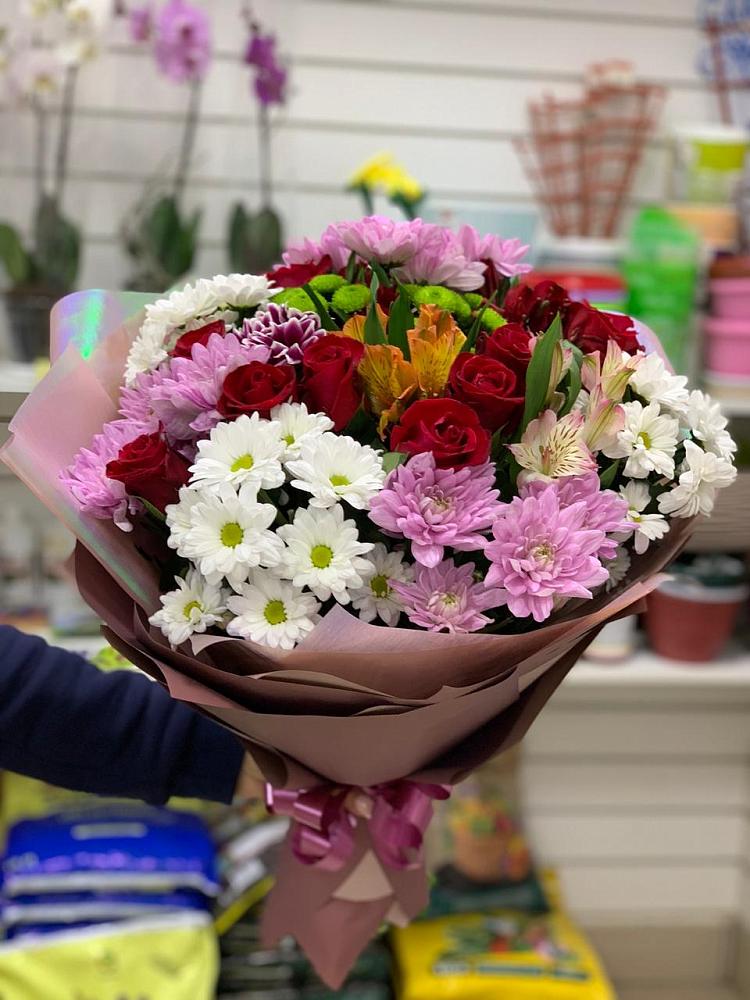Букет салют цветов в Сочи Букет цветов из: Розы, Хризантемы и Альстромерии в Сочи