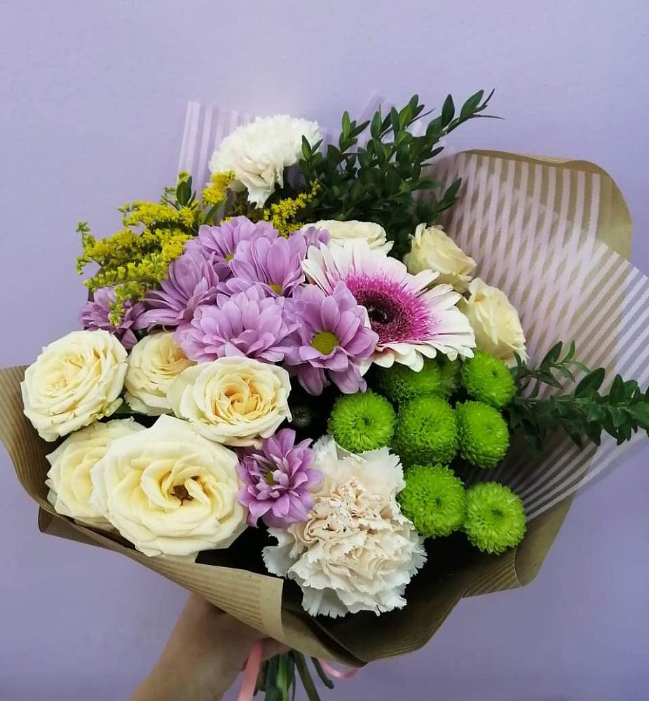 Букет цветов из: Хризантемы, Розы, Гвоздики и Герберы в Сочи