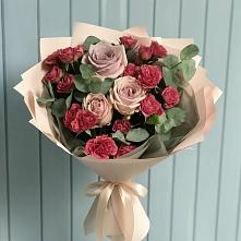 Букет цветов из:  Гвоздики и Розы в Сочи